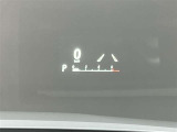 フロントガラスに情報投影するHUD付き。視線移動を最小限に、安全運転を支援します。