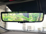 【デジタルインナーミラー】後席の大きな荷物や同乗者で後方が確認しづらい時でも安心!カメラが撮影した車両後方の映像をルームミラー内に表示。クリアな視界で状況の確認が可能です!