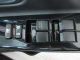 運転席側のパワーウィンドウスイッチです。全ての窓の開閉操作ができます。