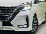 【LEDヘッドライト】悪天候や夜間走行時も良好な視界を確保し安心して運転できる高輝度LEDヘッドライトを装備!点灯速度が早く、消費電力も抑えられています。