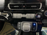 オートエアコン♪お好みの温度に設定するだけで車内を快適空間にしてくれますよ♪