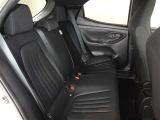 広いとは言えませんが3名乗車できるセカンドシートです。