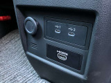 USB TYPE C差し込み口が2つ、HDMI差し込み口も 1つ付いております。