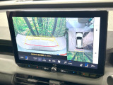 【パノラミックビューモニター】専用のカメラにより、上から見下ろしたような視点で360度クルマの周囲を確認することができます☆縦列駐車や幅寄せ時に活躍してくれます♪