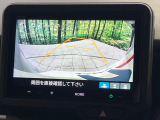 【バックカメラ】駐車時に後方がリアルタイム映像で確認できます。大型商業施設や立体駐車場での駐車時や、夜間のバック時に大活躍!運転スキルに関わらず、今や必須となった装備のひとつです!