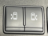 【両側パワースライドドア】スマートキーや運転席のスイッチで後席両側スライドドアの開閉が可能♪電動だから力を入れてドアを開ける必要が無く、小さなお子様でも簡単に開け閉めでき快適です♪