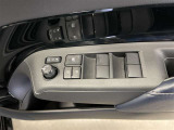 パワーウィンドウスイッチで運転席から全席の窓の開閉ができます♪