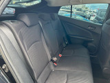 コンパクトカーですが、セカンドシートは十分な広さがあり快適にお乗りいただけます♪シートを倒して大きな荷物を積んだりと、用途の幅が広い1台です。