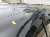 ルーフの運転席側に複数へこみがあります。