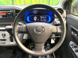 インテリアに合わせたデザインのステアリングは、運転される方のことも考え、運転しやすい形状、大きさです。是非一度、実際に触ってお確かめください。