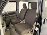 厚みがあって、座り心地のいいシート。運転席も助手席もリラックスしてゆったりと座れます♪