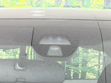 【ホンダセンシング】走行中に前方の車両等を認識し、衝突しそうな時は警報とブレーキで衝突回避と被害軽減をアシスト。より安全にドライブをお楽しみいただけます。
