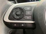 ステアリングスイッチ付き。前方から目を離すことなく操作することが可能です。