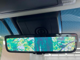 【デジタルインナーミラー】後席の大きな荷物や同乗者で後方が確認しづらい時でも安心!カメラが撮影した車両後方の映像をルームミラー内に表示。クリアな視界で状況の確認が可能です!