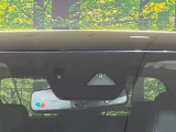 【スマートブレーキサポート】走行中に前方の車両等を認識し、衝突しそうな時は警報とブレーキで衝突回避と被害軽減をアシスト。より安全にドライブをお楽しみいただけます。