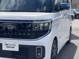 LEDヘッドランプ(ハイ/ロービーム、オートレベライザー付、シグネチャーLEDポジションランプ付)&アダブティブLEDヘッドライトシステムです。