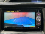 【バックカメラ】運転席から画面上で安全確認ができます。駐車が苦手な方にもオススメな便利機能です。