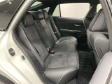 後席シートもゆったりとお座りいただけます。