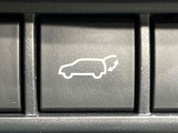 【パワーバックドア】スマートキーや運転席のボタンを押すだけでリアゲートが自動で開閉します!荷物を持っている時や、高い位置にあるバックドアを閉める際に便利な機能です♪