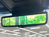 【デジタルインナーミラー】後席の大きな荷物や同乗者で後方が確認しづらい時でも安心!カメラが撮影した車両後方の映像をルームミラー内に表示。クリアな視界で状況の確認が可能です!