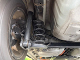 お車を安心してお乗りいただく為には、足回りの定期点検が欠かせません。サービスサポート(有償保証)では無料点検もご提供しており、安心のカーライフをお過ごしいただけるサポート体制が整っています。