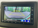【バックカメラ】駐車時に後方がリアルタイム映像で確認できます。大型商業施設や立体駐車場での駐車時や、夜間のバック時に大活躍!運転スキルに関わらず、今や必須となった装備のひとつです!