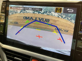 【バックカメラ】駐車時に後方がリアルタイム映像で確認できます。大型商業施設や立体駐車場での駐車時や、夜間のバック時に大活躍!
