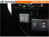 ポータブルオーディオなどの機器を接続して、車両のスピーカーで聞くことができます。