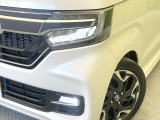 【シーケンシャルターンランプ付きLEDヘッドライト】人気の『流れるウィンカー』付きのLEDヘッドライトを装備♪高級感はもちろん、点灯時は存在感たっぷりで他車からも認識されやすく安心です。