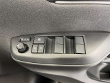 パワーウィンドウスイッチで運転席から全席の窓の開閉ができます♪