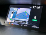 【バックカメラ】運転席から画面上で安全確認ができます。駐車が苦手な方にもオススメな便利機能です。