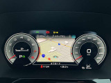 スピードメーターなどの運転に必要な計器とともに、オーディオ・電話の操作画面などを表示。レイアウトはステアリングスイッチで切り替えでき運転に集中しながら必要な情報を瞬時に得ることが可能。