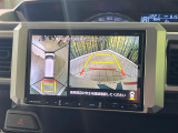 【パノラマモニター】専用のカメラにより、上から見下ろしたような視点で360度クルマの周囲を確認することができます☆死角部分も確認しやすく、狭い場所での切り返しや駐車もスムーズに行えます。