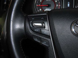 【ステアリングスイッチ】運転中に視線を前に向けたまま画面の操作できます。