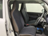 【フロントシート】さまざまな体格の方が快適に運転ができるよう配慮したシートになっております。