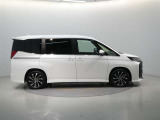 両側パワースライドドア付きだから、狭い駐車スペースなどでの 乗り降りラクラク!小さなお子さまのいるご家庭には嬉しい装備。