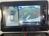 空から見下ろしているような視点で周囲を確認できるアラウンドビューモニター。駐車時にとても便利です。