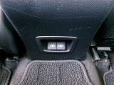 充電用USB端子付き。スマートフォンなどの充電に便利です。
