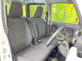 運転席シート廻りは使用感も少なく、良好な状態となっています。丁寧に使われていたことがよくわかりますね。