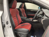FSPORT専用本革シートです。ホールド性が高く運転姿勢を維持でき疲れにくいです。