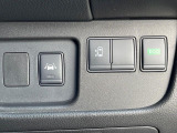 【パワースライドドア】スマートキーや運転席のスイッチでスライドドアの開閉が可能♪電動だから力を入れてドアを開ける必要が無く、小さいお子様でも、重い荷物を持っている時もラクに開け閉めできます♪