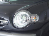 【ヘッドライト】省電力で長寿命の明るく運転しやすいLEDヘッドランプです。明るく照らすので暗い夜道からお客様を守ってくれます。お近くのスズキ自販島根までお越しください。