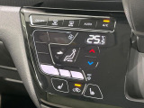 【オートエアコン】一度お好みの温度に設定すれば、車内の温度を検知し風量や温度を自動で調整。暑い&hellip;寒い&hellip;と何度もスイッチ操作をする必要はありません。快適な車内空間には必須の機能ですね♪