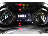 マルチインフォメーションディスプレイ付きのメーターです!エコ運転へ導く多彩な情報を表示してくれます。