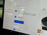 夜間の視認性を高めるアダプティブヘッドライトや、車内を華やかに彩るアンビエントライトの設定が可能。配光の自動調整機能で、夜間のドライブも安全かつ快適です。