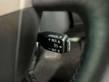 高速道路で便利な【クルーズコントロール】も装着済み。アクセルを離しても一定速度で走行ができる装備です。加速減速もスイッチ操作でOKです。
