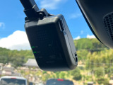 バックモニター装備。画面にて後方の確認が行えるので、バック駐車や車庫入れの際には重宝します。車の運転に慣れない方でも安心のガイドライン表示機能付。