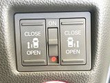 【両側パワースライドドア】スマートキーや運転席のスイッチで後席両側スライドドアの開閉が可能♪電動だから力を入れてドアを開ける必要が無く、小さなお子様でも簡単に開け閉めでき快適です♪