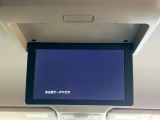 【純正フリップダウンモニター】付き☆後部座席に座りながら大画面でTVやDVDをお楽しみいただけます♪