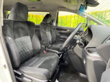 運転席シート廻りは使用感も少なく、良好な状態となっています。前オーナー様が丁寧に使っていたことがよくわかりますね。